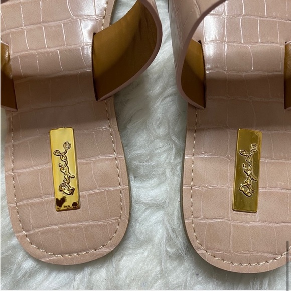 Qupid Sarah Croc Pattern Slide Sandals Beige Gray Size 8 - Picture 11 of 16